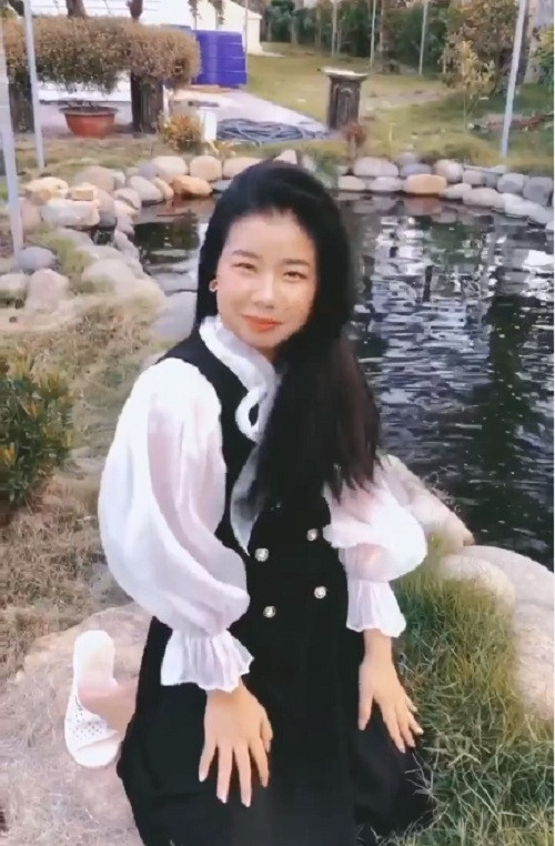 Hồ cá Koi là một trong những khu vực Bích Ngọc thích nhất trong nhà.