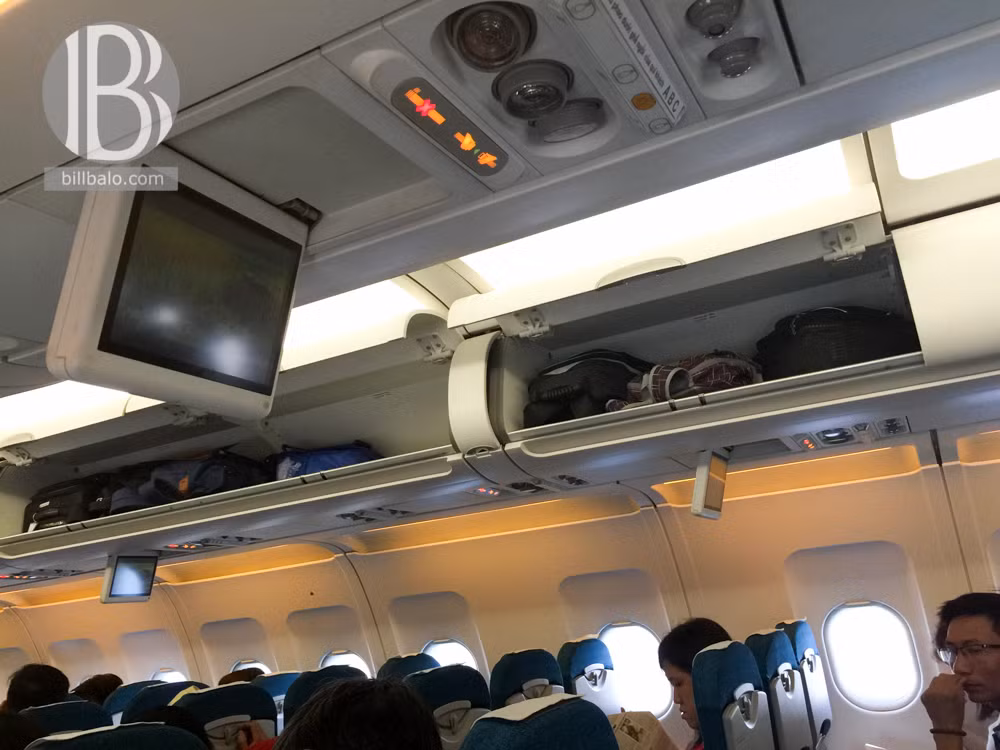 Khoang hành lý rộng rãi trên máy bay Airbus A321. Ảnh: Billbalo. Video: Sốc với giá thuê máy bay đưa bệnh nhân 32 về nước. Nguồn: VTC Now.