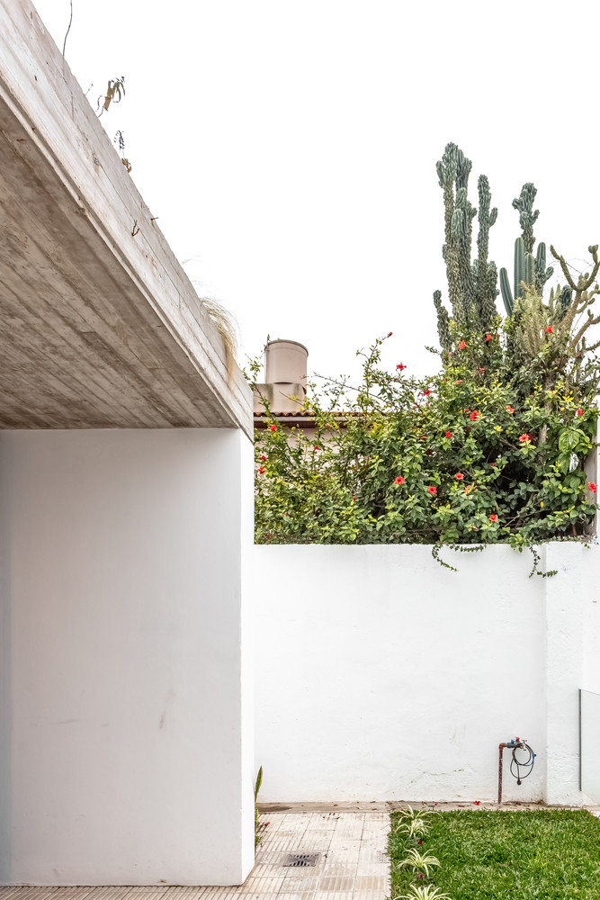 Trước khi cải tạo, căn nhà tối tăm và không đáp ứng được nhu cầu sinh hoạt của gia chủ.