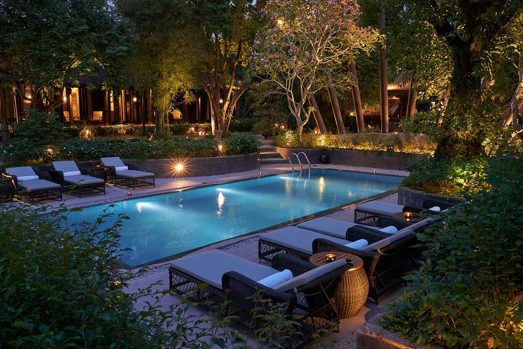 Bên trong biệt phủ còn có vườn cây, hồ cá, thác nước...Nguồn ảnh: Aptravelvn. Video: Lãng phí hàng trăm biệt thự “ma” ở Sài Gòn. Nguồn: VTC