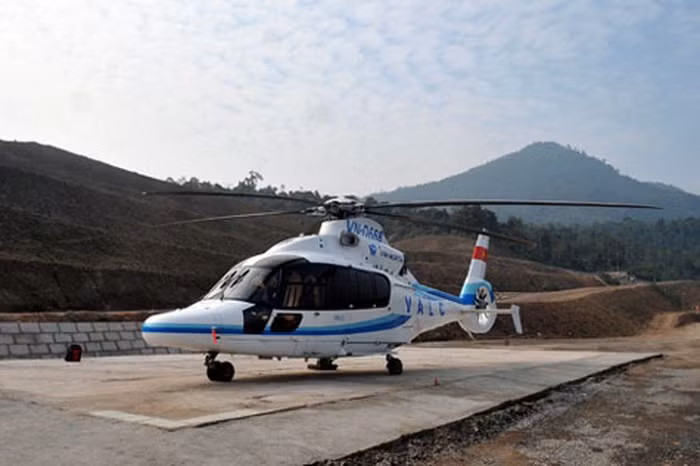 Sau hơn một năm sử dụng, ông Long đã bán chiếc máy bay 6 chỗ này cho chính đơn vị mà ông đã mua trước đây trước đây và tậu thêm chiếc trực thăng mới EC 155B1 mang số hiệu VN-D668.