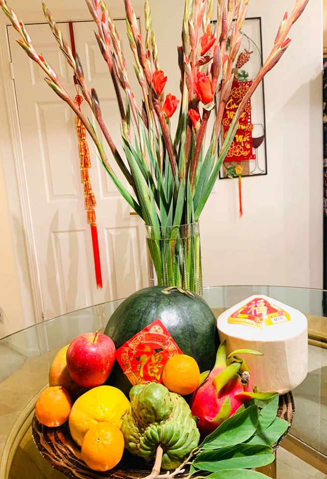 "Búp bê" Thanh Thảo cho biết nhớ nhà trong những ngày này nên cố gắng bày biện, trang trí để ông xã và con gái được hưởng không khí ngày Tết.