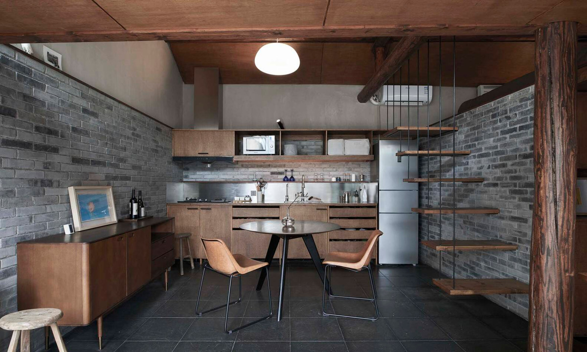 Nhà bếp khá rộng rãi với đủ nội thất hiện đại.