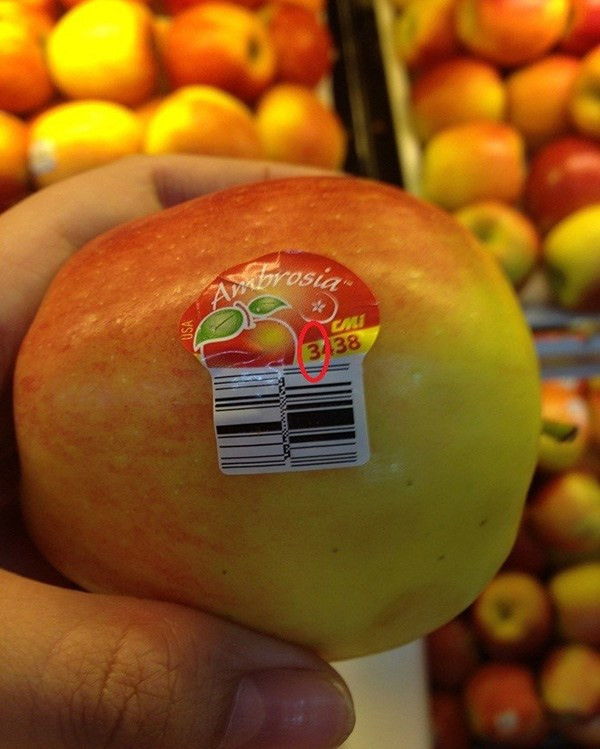 Nếu trái cây gắn nhãn dán 4 chữ số nhưng bắt đầu là só 3 thì đó là quả đã được dùng công nghệ bức xạ i-on hóa. Việc dùng bức xạ này để có thể kéo dài thời gian bảo quản và đảm bảo chất lượng vệ sinh.