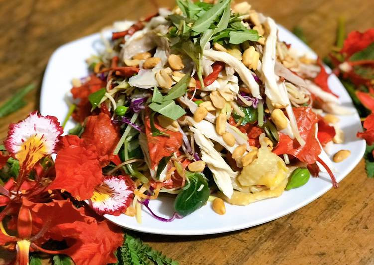 Ít ai biết, những cánh hoa phượng lại được nhiều người sử dụng làm thực phẩm.