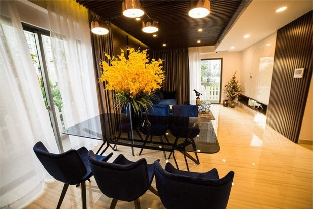 Vũ Khắc Tiệp tậu một căn chung cư cao cấp ở quận 2 TP HCM. Tính cả nội thất, không gian sống của Vũ Khắc Tiệp có giá khoảng 10 tỷ đồng.