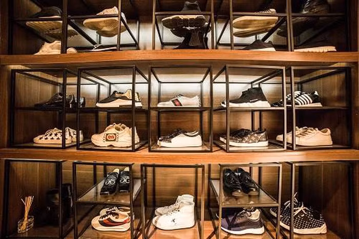 Bộ sưu tập giày từ các thương hiệu đình đám như Gucci, LV. Nguồn ảnh: Facebook.