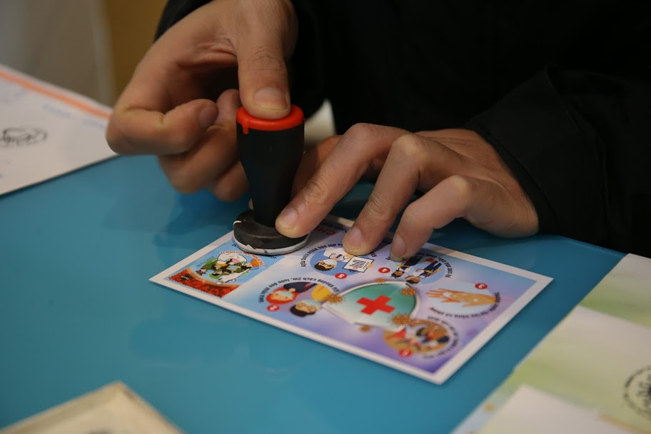 Việc phát hành bộ tem trong thời điểm hiện nay mang ý nghĩa lớn trong cộng đồng, thể hiện trách nhiệm và quyết tâm của Việt Nam đồng hành cùng các nước trong khu vực và thế giới chung tay đẩy lùi COVID-19.