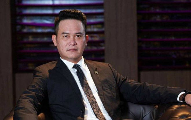 Trước khi thành công trên con đường kinh doanh, Đặng Hồng Anh ừng là vận động viên tennis chuyên nghiệp hàng đầu của Việt Nam, từng giành chức vô địch quốc gia những cây vợt xuất sắc năm 1998.