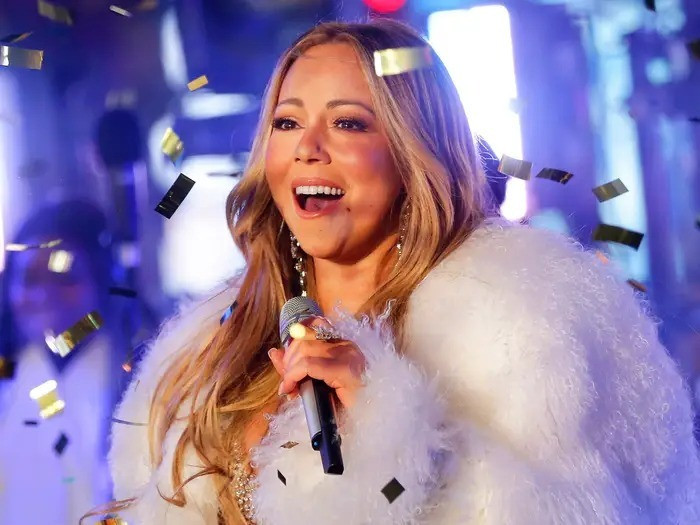 Theo Vanity Fair, danh ca Mariah Carey được cho là chi 100.000 USD mỗi tháng để mua và vận chuyển những bông hoa ngoại nhập tới bất kỳ nơi đâu cô có mặt. Ảnh: AP.