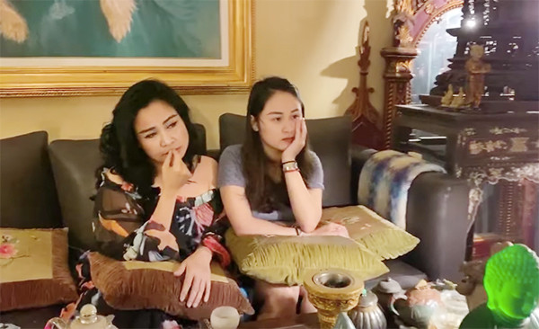 Nhờ đó, không gian căn nhà vừa cổ kính vừa ấm cúng. Ảnh: chụp màn hình.