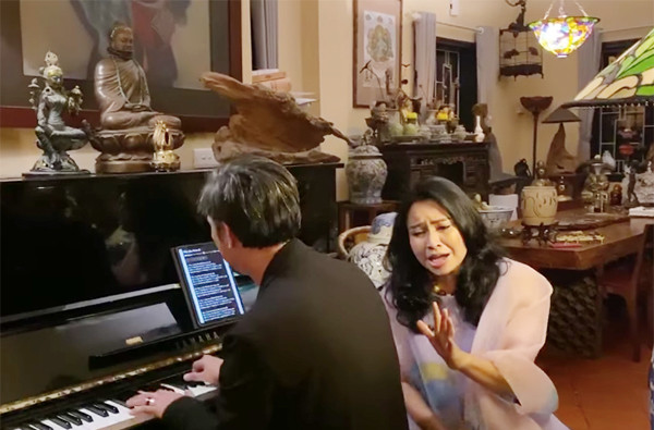 Căn nhà của diva Thanh Lam mang hai tông chủ đạo là nâu và vàng. Ảnh: Vietnamnet.