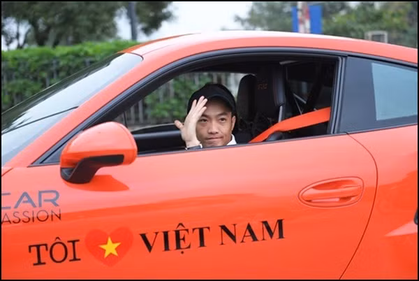 Thậm chí, đại gia phố núi còn tậu những mẫu xe đắt tiền hàng hiếm như Ferrari F12 nhập khẩu từ Dubai trị giá khoảng 1 triệu USD.