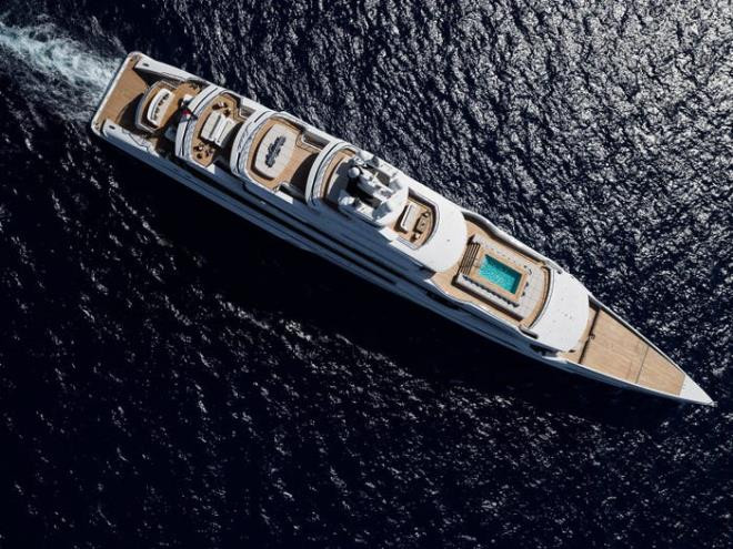 Đáng chú ý, trên du thuyền có các tiện ích cao cấp như phòng tập gym, spa và bãi đỗ trực thăng.