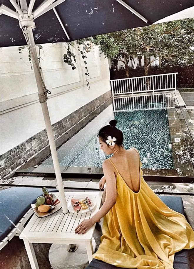 Những lúc rảnh rỗi, nữ diễn viên tranh thủ đi du lịch cùng người thân, bạn bè.