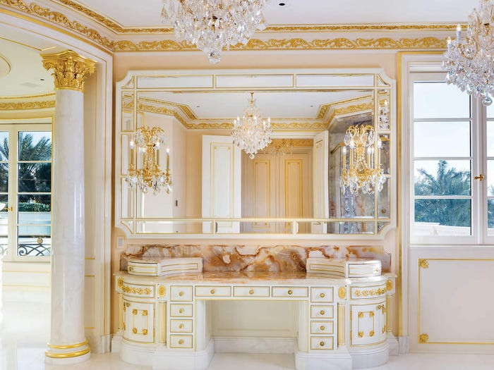 Không gian xa hoa trong phòng tắm. Nguồn ảnh: BI. Video: Dân Sài thành ‘tiếc’ biệt thự Pháp bị phá dỡ. Nguồn: VTC14