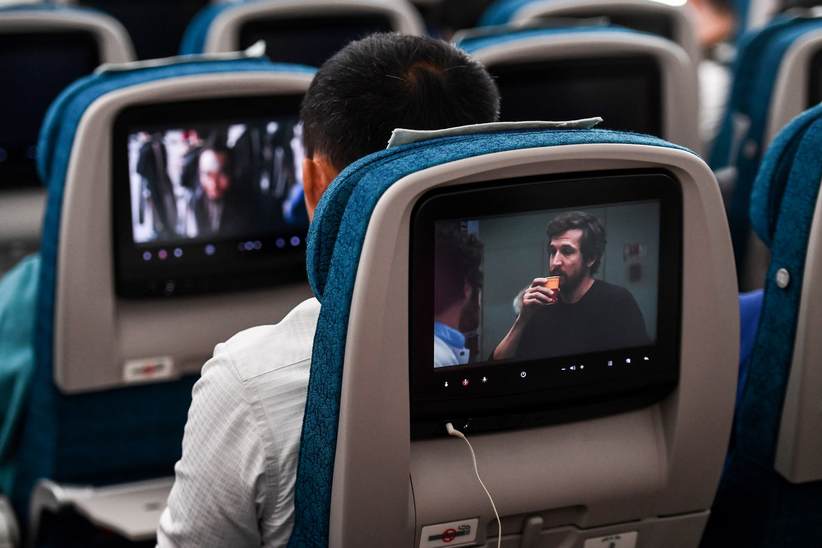 Boeing 787-10 kế thừa nhiều ưu điểm vượt trội của Boeing 787-9 như không gian rộng rãi, ghế ngồi thoải mái, hệ thống giải trí hiện đại, ánh sáng đèn LED, độ ẩm không khí và áp suất đem lại cảm giác dễ chịu cho hành khách. Ảnh: VNA.