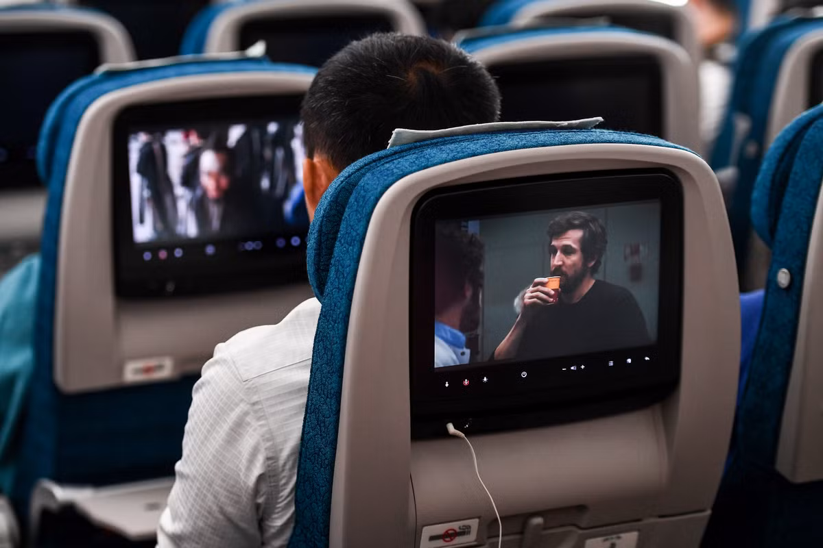 Boeing 787-10 kế thừa nhiều ưu điểm vượt trội của Boeing 787-9 như không gian rộng rãi, ghế ngồi thoải mái, hệ thống giải trí hiện đại, ánh sáng đèn LED, độ ẩm không khí và áp suất đem lại cảm giác dễ chịu cho hành khách. Ảnh: VNA.