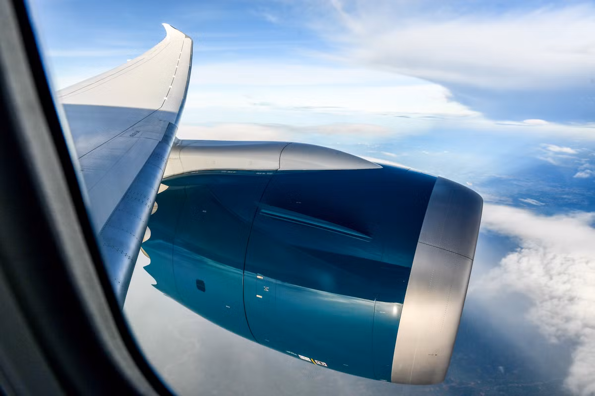 Máy bay Boeing 787-10 còn đặc biệt thân thiện với môi trường nhờ tích hợp công nghệ tiên tiến giúp giảm 25% nhiên liệu tính trên mỗi ghế và khí thải so với các dòng máy bay thế hệ trước. Ảnh: VNA.