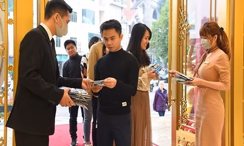 An theo noi so dich corona, ban quan ao, my pham online...khuyen mai khau trang 