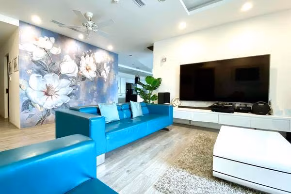 Trước đó, nữ diễn viên Lã Thanh Huyền sở hữu một căn nhà phố có nội thất sang trọng.