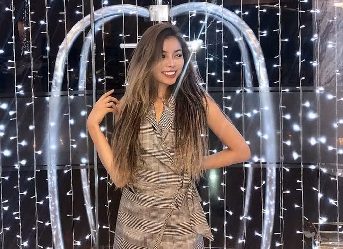 Tôn Nữ Anh Vân (19 tuổi, sống tại Mỹ) được biết đến như một tiểu thư giàu có với nhiều quần áo, phụ kiện đắt đỏ như túi xách, giày dép đến từ thương hiệu xa xỉ.