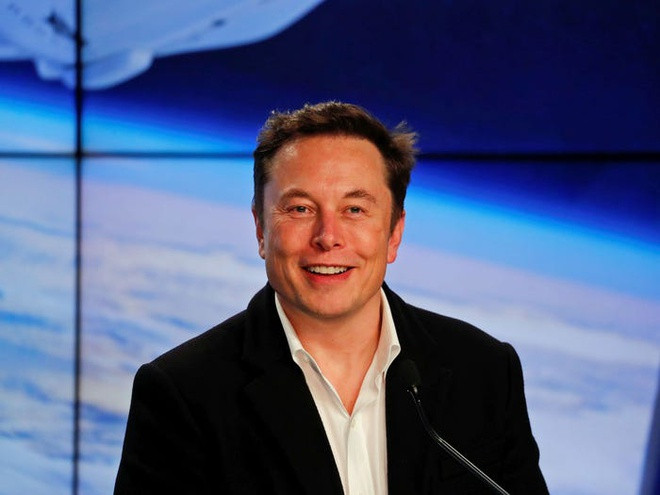  Tỷ phú công nghệ Elon Musk từng tiết lộ rằng công việc đầu tiên của ông là lau chùi, dọn dẹp tại một xưởng gỗ với mức lương 18 USD/giờ. Ảnh: Reuters.