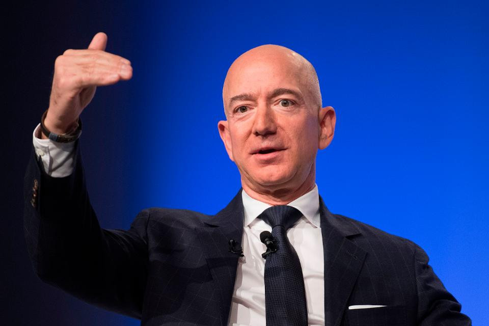 Ít ai biết, công việc đầu tiên của tỷ phú Jeff Bezos là nướng đồ tại chuỗi cửa hàng thức ăn nhanh McDonald vào mùa hè khi ông còn là thiếu niên. Ảnh: BI.