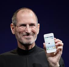 Steve Jobs được mọi người biết đến như một thiên tài không bằng cấp, người đã thành công trên 3 lĩnh vực hoàn toàn khác nhau: máy tính, âm nhạc và phim hoạt hình. Ảnh: Wiki.