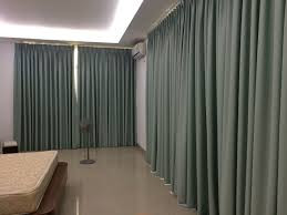 Rèm cửa phải tiếp xúc với gió bụi, gây ra ô nhiễm với một số lượng lớn các vi khuẩn. Do vậy, nên vệ sinh và giặt rèm cửa thường xuyên ít nhất 6 tháng/lần để đảm bảo sức khỏe.