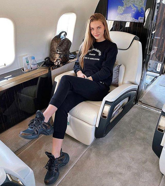 Do bị cách ly trong nhà vì đại dịch, giới nhà giàu còn đổ tiền lên việc mua sắm để bù cho việc không thể đi du lịch. Thậm chí, có những người mua túi xách giá 100.000 USD cho vui.