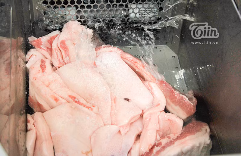 Là một người đam mê cơ khí từ nhỏ, lại được học qua một lớp về cơ khí kỹ thuật nên thời gian rảnh, anh Tưởng vẫn mày mò tìm tòi các loại máy móc, sau giờ làm việc ở cơ quan.