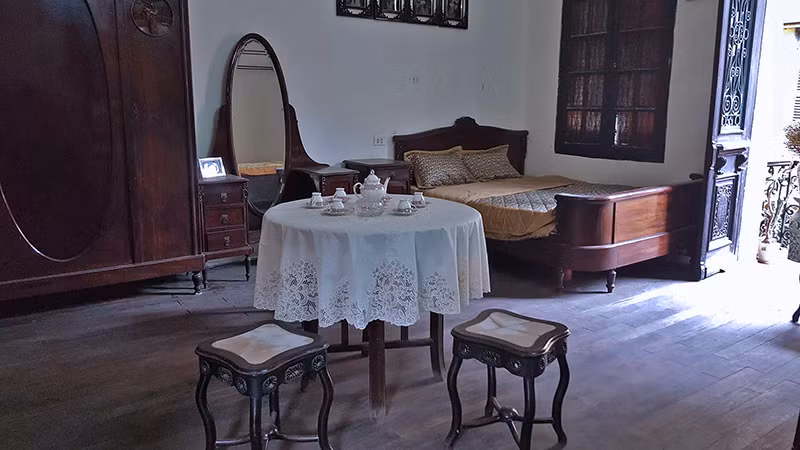 Biệt thự xây 2 tầng với nhiều không gian chức năng như: Chỗ để xe, nhà bếp, phòng khách, phòng sinh hoạt gia đình, phòng ăn, sân chơi...Ảnh: Vietnamnet.