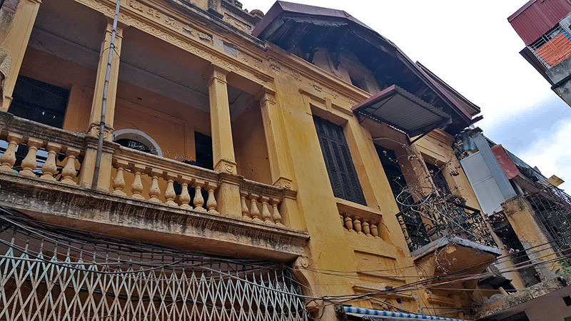 Biệt thự xây dựng từ năm 1925, mang đặc trưng văn hóa kiến trúc thời Pháp thuộc nhưng vẫn có nhiều chi tiết được thiết kế để phù hợp với văn hóa người Việt Nam. Ảnh: Vietnamnet.