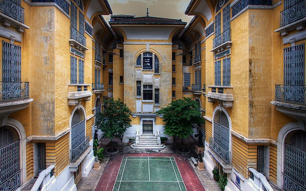 Dinh dự này là của đại gia Hứa Bổn Hòa, xây kiên cố bằng bê tông cốt thép hình chữ U, hoàn thành năm 1925. Ảnh: Nhacxuathoibao.