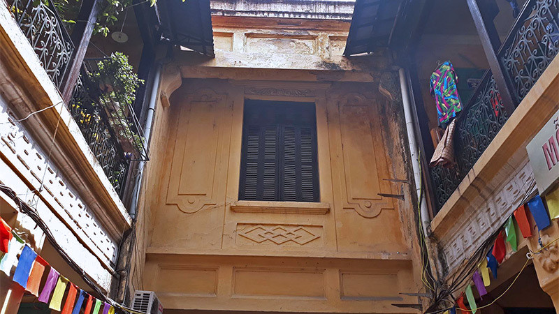 Biệt thự gồm hai khối nhà chính và phụ chiếm phần lớn diện tích khu đất. Ảnh: Vietnamnet.