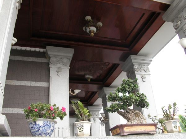 Toàn bộ trần nhà đều được thiết kế bằng gỗ. Ảnh: Motthegioi