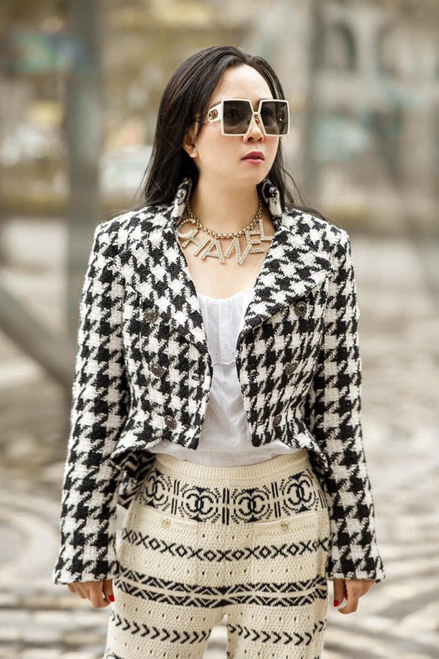 Đặc biệt, nữ doanh nhân có niềm đam mê đặc biệt với nhãn hàng Chanel. Và cái tên Phượng Chanel bắt nguồn từ đó.