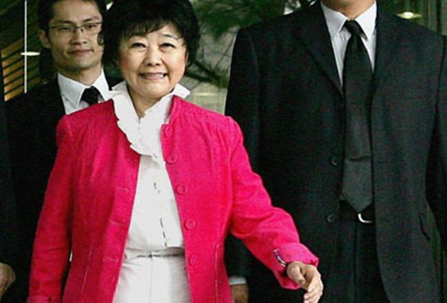 Nữ tỷ phú cũng không đi thẩm mỹ viện vì cho rằng đó là việc mất tiền và tốn thời gian.