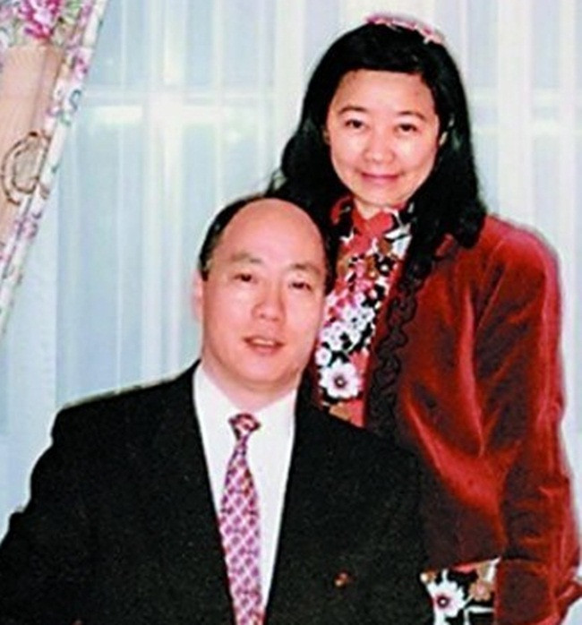 Không chỉ bà mà chồng bà cũng là người tằn tiện. Giàu có như vậy nhưng 2 vợ chồng vẫn thường mua vé xem phim giảm giá.