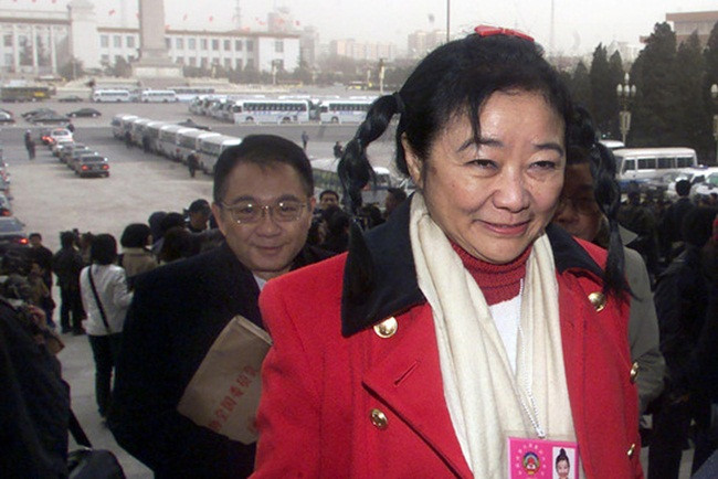 Mỗi tháng bà chỉ giới hạn chi tiêu khoảng 385 USD (8,9 triệu đồng) dù hồi năm 2006 được xếp hạng 154 trong danh sách những người giàu nhất thế giới của Forbes.