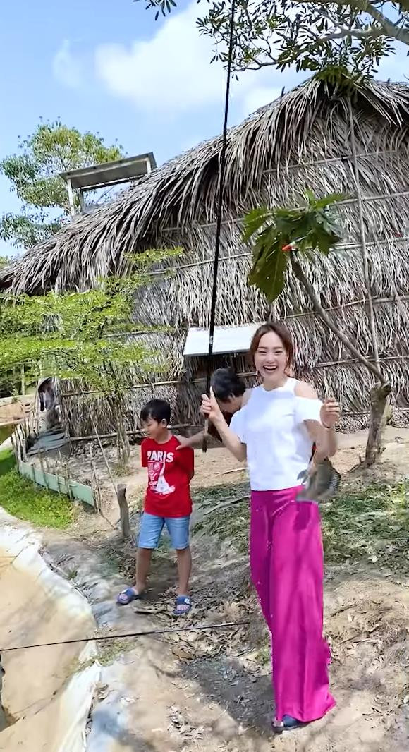 Minh Hằng cũng sở hữu hơn 20.000m2 đất ở Nhơn Trạch, Đồng Nai đang sử dụng làm trang trại nuôi trồng. Ảnh: Youtube.