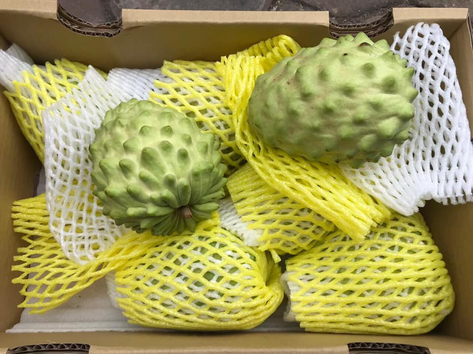 Thêm, do ảnh hưởng của dịch Covid-19 nên hàng cũng không có sẵn như trước kia. Phần lớn đều phải đợi 5-7 ngày, hàng mới về. Nguồn ảnh: Facebook.