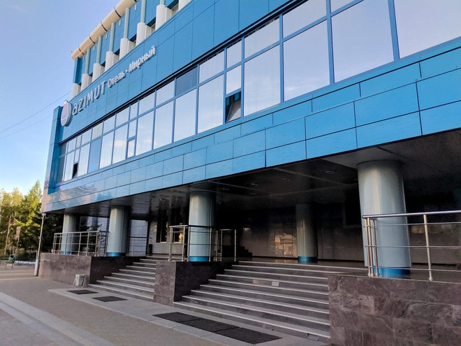 Theo Booking.com, khách sạn duy nhất tại Mirny là Azimut có giá khoảng 80 USD/đêm. Thị trấn này cũng có vài nơi cho thuê lưu trú với giá dưới 100 USD cho cả căn hộ. Ảnh: Business Insider.