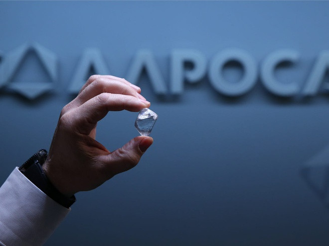 Nhiều cư dân tại Mirny là người trẻ, trong đó không ít người là sinh viên của Học viện Bách khoa Mirny, chi nhánh của Đại học Liên bang Đông Bắc Nga với các chuyên ngành như khai thác mỏ khoáng sản dưới lòng đất; kỹ thuật điện tử và tự động hóa trong khai thác; và thiết bị khai thác. Họ làm việc tại Mirny để chuẩn bị cho sự nghiệp trong ngành kim cương. Ảnh: Getty Images.