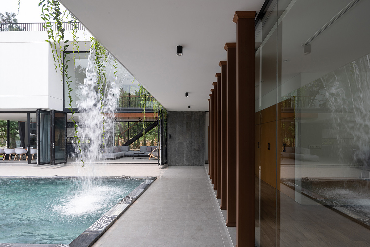 Không gian bên trong và bên ngoài dường như không còn cảm giác phân biệt.