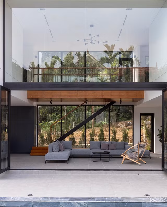 Không gian phòng khách thoáng đãng.