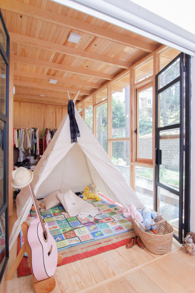 Trong nhà có một góc vui chơi riêng dành cho bé Bồ Câu. Nguồn ảnh: FBNV. Video: Dân Sài thành ‘tiếc’ biệt thự Pháp bị phá dỡ. Nguồn: VTC14