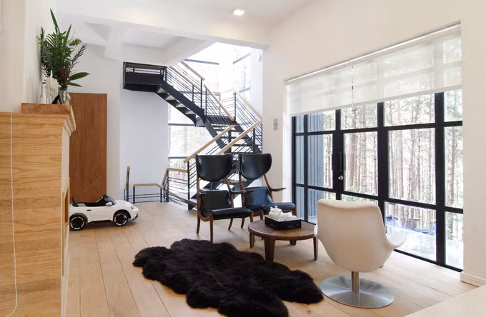 Biệt thự của Phan Như Thảo được chia thành nhiều phòng, chủ yếu phục vụ nhu cầu của chủ nhà: phòng sinh hoạt gia đình và bếp có diện tích lớn, phòng riêng của con gái Bồ Câu...