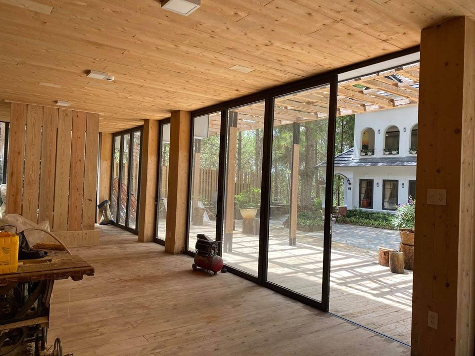 Chiều theo sở thích của vợ, đại gia Đức An cho xây khung nhà bằng sắt thay vì bê tông, lớp trong và ngoài ốp gỗ nhập khẩu.